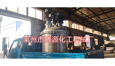 潍坊1000升多功能乳化罐成功发货，请注意查收